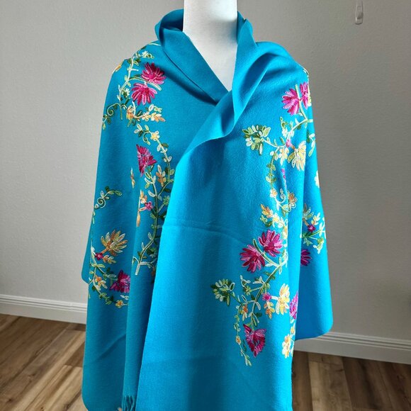 Baby Alpaca Shawl / Wrap in Azure Blue with Multicolor Embroidery – Made in Peru - Picture 5 of 15